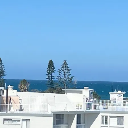 NEW BEACH Luxury 3B 2B unit - Ocean Views!  250m to Buddina Beach!