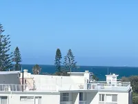 NEW BEACH Luxury 3B 2B unit - Ocean Views!  250m to Buddina Beach!
