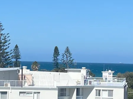 NEW BEACH Luxury 3B 2B unit - Ocean Views!  250m to Buddina Beach!