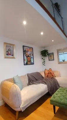 Arty loft in central cardiff Hotels in Canton