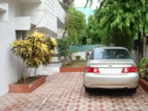 Comfy cozy sprawling bungalow for leisure/business trip