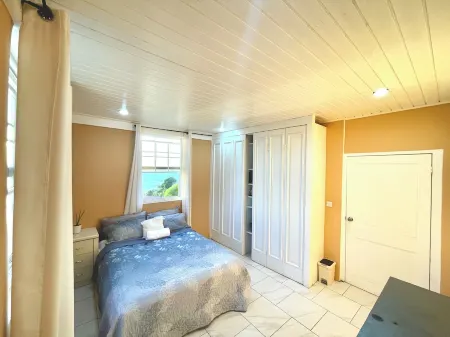 Charming 2-bedroom apartment with WiFi, AC in Fondcole