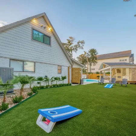 Whitewood Oasis-Your Poolside Retreat with  Heated  Pool in Spring, TX
