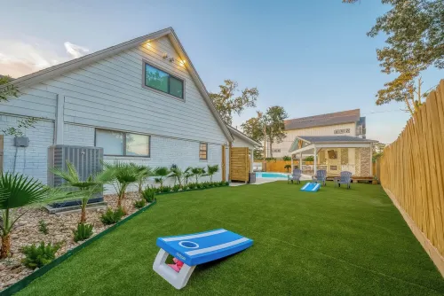 Whitewood Oasis-Your Poolside Retreat with  Heated  Pool in Spring, TX