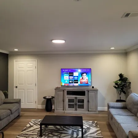 Mardi Gras Visitors Are Welcome! 3 Bedrms / 4 Beds. 1.5 Ba. Spacious