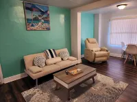 Beach Vibes 2-bedroom house 1 bath. with AC, WiFi in delightful St. Petersburg