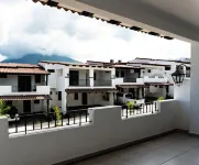 Spacious and modern 3 bedroom house with WiFi, Casa 57 San Miguel Hotel a 