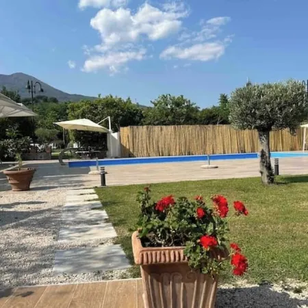 Relaxation with Jacuzzi and Pool between Pompeii and Capri Отели в г. Треказе