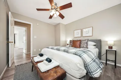 River Dream & Heated Pool & Movies & Dock & BBQ & Notre Dame Hotels near Mishawaka Res