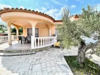 SAONA VILLAS (VN ULIS): villa 8 people, private pool, wifi