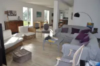 Family home near the beach, between Ile Tudy and Sainte Marine Hotels in Combrit