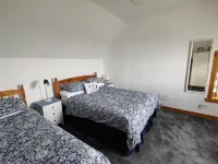 Recently Renovated Spacious 3-bedroom House in Extensive Gardens