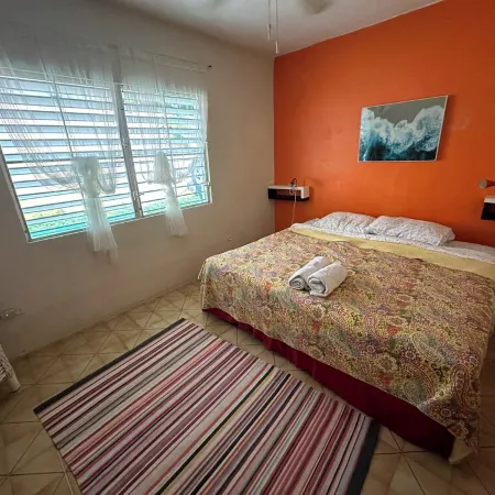 Authentic 3 bedroom Vieques house, quiet neighborhood, 10 minute walk to ferry.