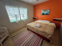 Authentic 3 bedroom Vieques house, quiet neighborhood, 10 minute walk to ferry.