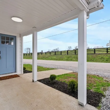 Elkhorn Cottage - Peaceful Creekside Stay