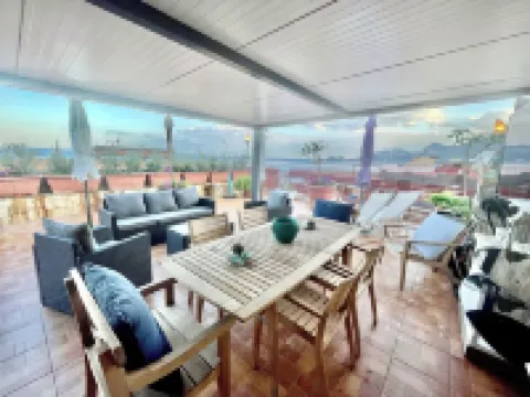 BLUE HOLIDAY LUXURY APARTMENT