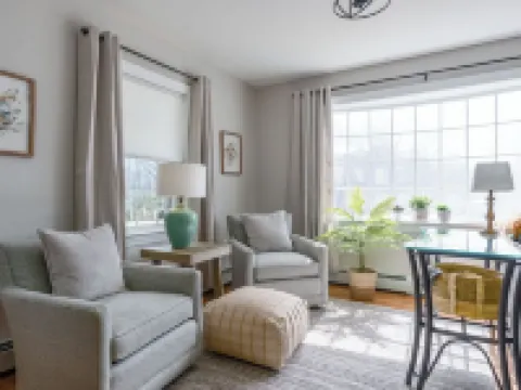 Beautifully Remodeled Colonial Charmer - 3 Bed, 2 Bath Near Tuscan Village! Hoteles en Salem