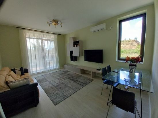 Great apartment in Bucharest close to park , clubs and mall .
