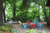 Spacious 5-bedroom lodge in Flippin Ar, on the beautiful White River.