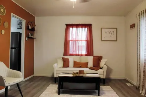 3-bedroom house in enjoyable Springfield with AC, WiFi. Relax and unwind