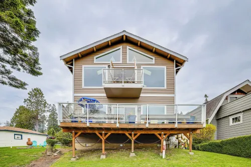 Beautiful Birch Bay Retreat w/ Deck & Fire Pit! - Homestays