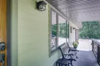 Secluded Wautoma Home w/ Fire Pit! - parking
