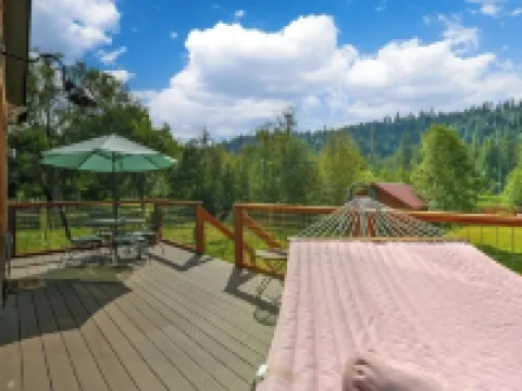 Cozy Lake Front Cabin on Chain Lake!