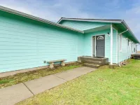 Beachfront Westport Home w/ Deck! Hotels in Grayland