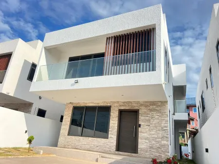 Charming house in gorgeous East Legon,Accra  Ghana with AC, WiFi and security