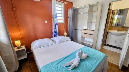 10-person apartment 2 minutes from the beach Отели в г. Сент-Люс