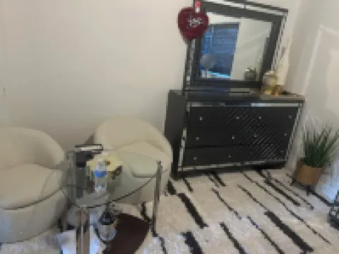 Charming 2-bedroom apartment with AC, WiFi in nice Oakland Park