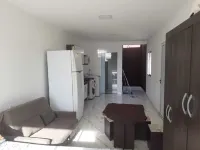 Kitnet Branca, Pertinho da Praia e com Muita paz e Sôssego. Vem Conferir