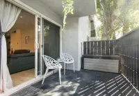 Beautiful Modern Condo by Ventura Blvd Hotels in Tarzana