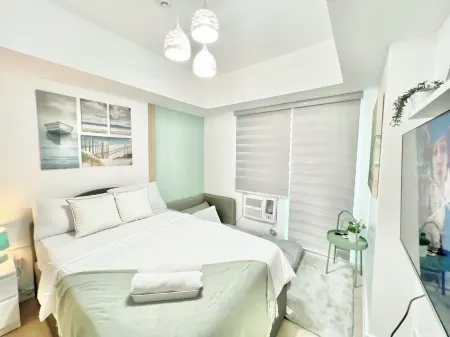 Blissful Haven at Azure North w/  Big TV Netflix Washer Wifi Bed & Sofabed Отели рядом с достопримечательностью «Don Honorio Ventura Technological State University, Sto. Tomas Campus»
