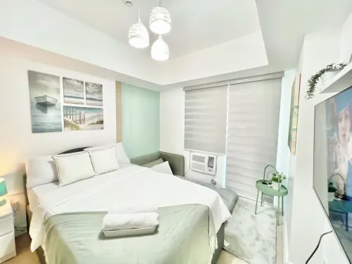 Blissful Haven at Azure North w/  Big TV Netflix Washer Wifi Bed & Sofabed