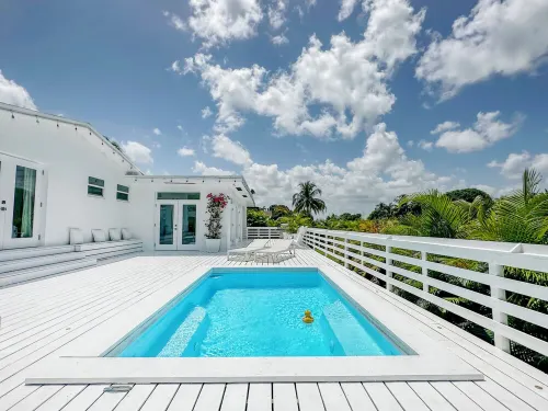 THE RIVER HOUSE MIAMI YOUR BACHELORTTE, EVENT, OR PHOTOSHOOT DESTINATION!! Hotels in West Little River