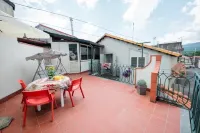 Etna Nina's home. 린구아로싸 호텔