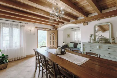 Completely renovated old farmhouse in the heart of the Dolomites. Отели в г. Borgo Valbelluna