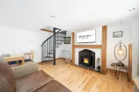 Nautical Nook, 16 Seatown, Gardenstown Hotels in Gardenstown