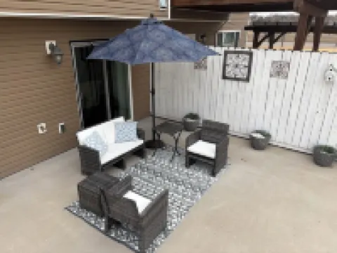 Welcome to Molly’s Place! 3-bedroom waterfront townhome in Mandan Ξενοδοχεία στην πόλη Mandan