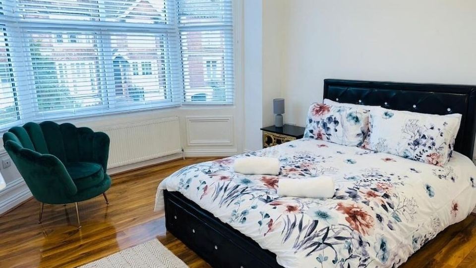 Newly refurbished two bedrooms flat