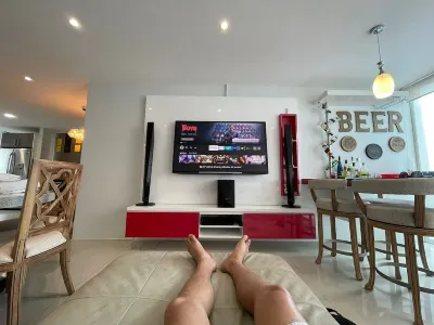 Luxury apartment oceanview wifi security parking 3B/3B Hotel a 