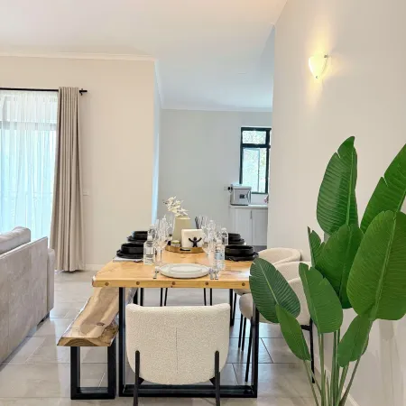 Messe Luxe Charming 2-bedroom apartment with WiFi, AC in amazing Victoria Falls