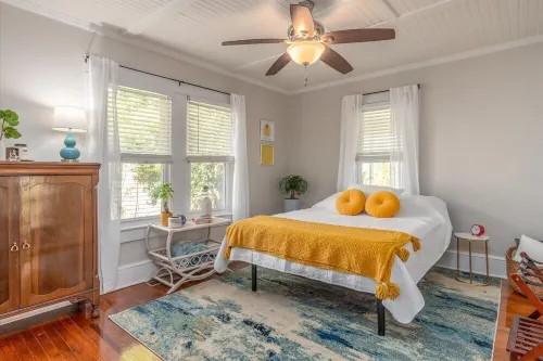 A Beautifully Balanced Bungalow! Hotel a New Bern