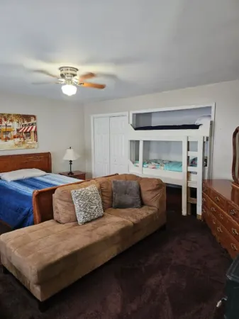 Pool Table  Wifi  Fireplace  Mins to Hospitals no hottub