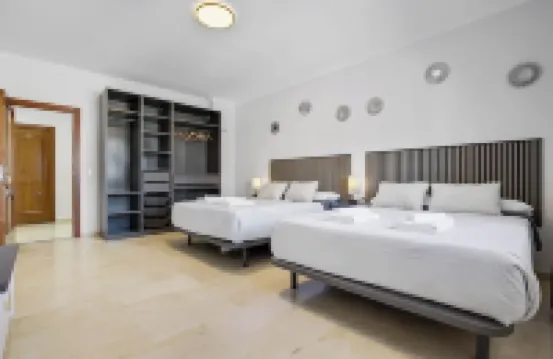 Spacious villa 5 min from the airport. Ideal for families and large groups