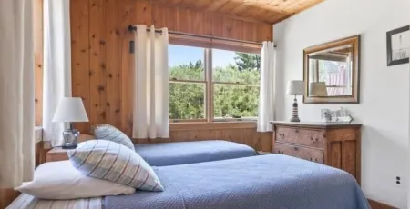 Cozy 4-bedroom House. Ocean Block