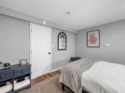 Cozy 3-bedroom chalet in charming Gilford with Hot Tub! Hotels in Gilford