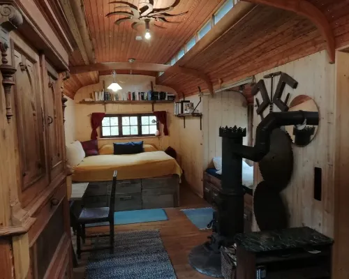 Circus wagon star tent with sauna. Very spacious with pavilion. Hotels in Windeck