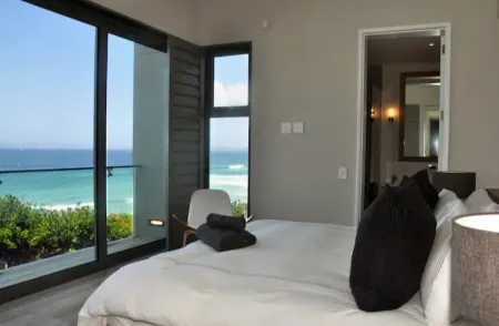 Beautiful, upmarket, modern holiday home situated on a spectacular cliff top Отели в г. Кеурбоомстран